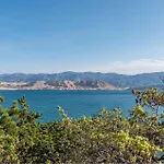 1 Bedroom Beautiful In *