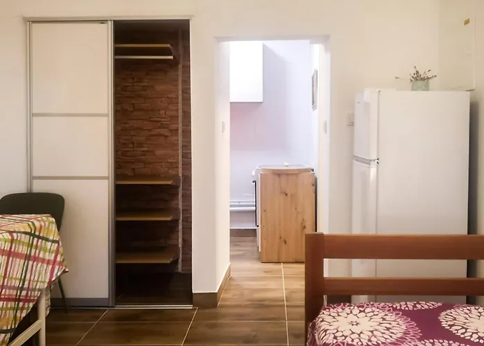 Apartment 1 Bedroom Beautiful In Novalja